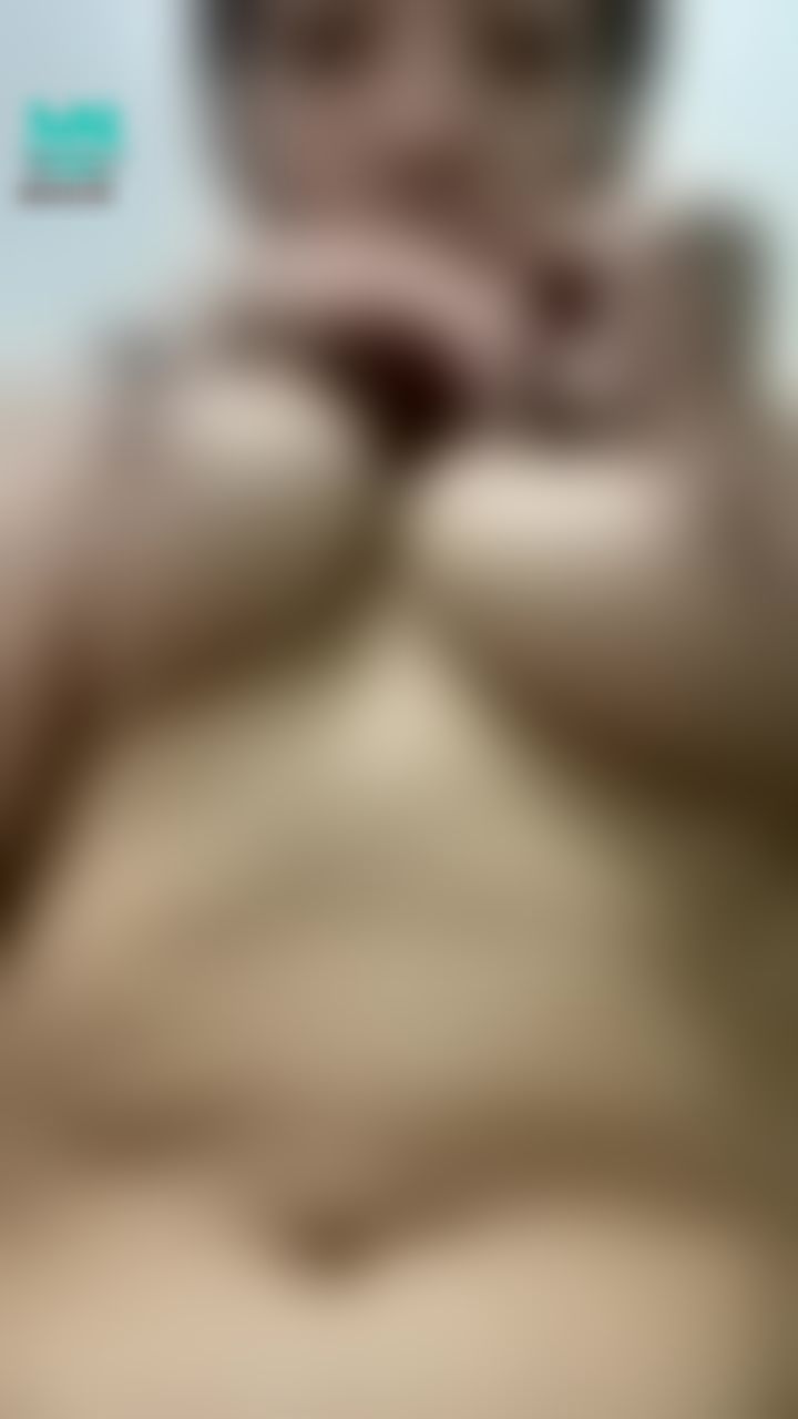l******i : 仰角的奶😈淫蕩的舌頭💦色情的臉🔥誘惑的乳頭😘
#奶子 #奶 #乳頭 #乳房 #胸部 #胸控 #奶控 #奶頭 #胸 #舌頭 #淫蕩