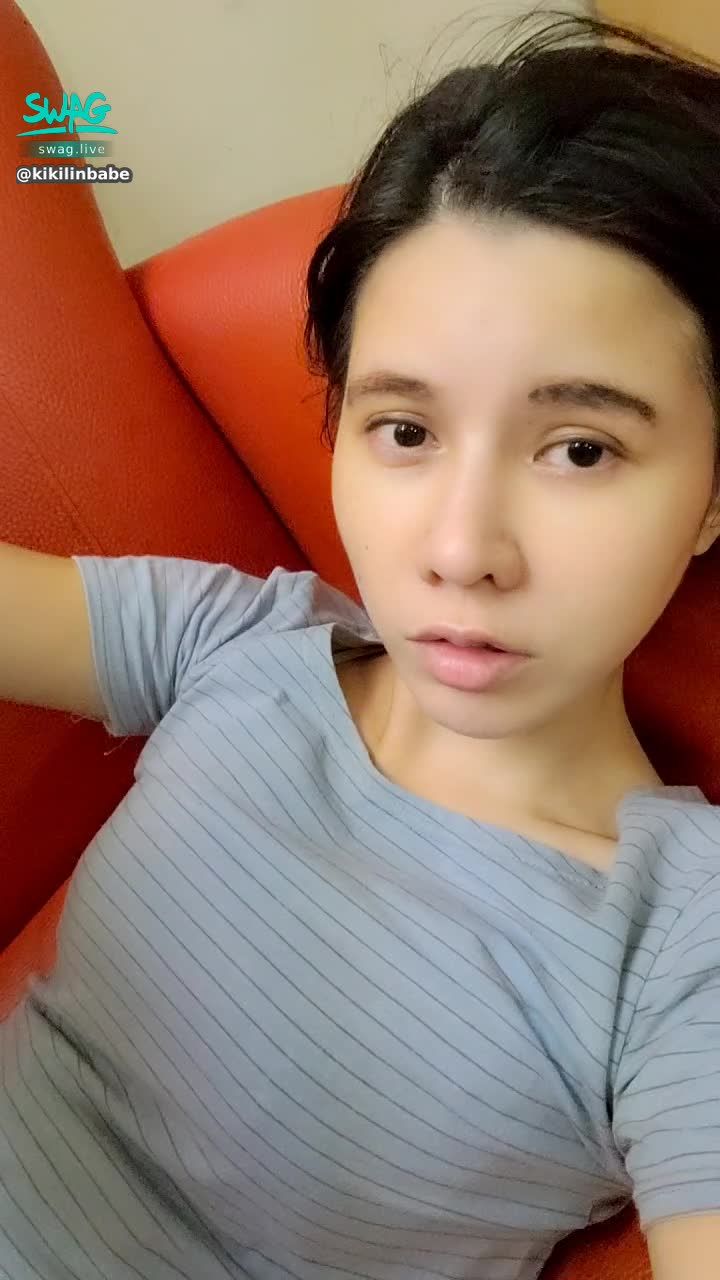 kikilinbabe : 腿抬高高掰粉穴還大放送雙穴一起特寫呦最後還饑渴的撫慰一下