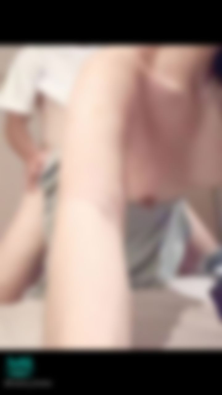 nana_loveu : 去他家喝酒聊天，誰知道突然被抓起來幹🥺
外面還有他家人，害我一直要忍住不要叫😭
但還是被幹到不要不要的💦💦🍆🙈
#老漢推車