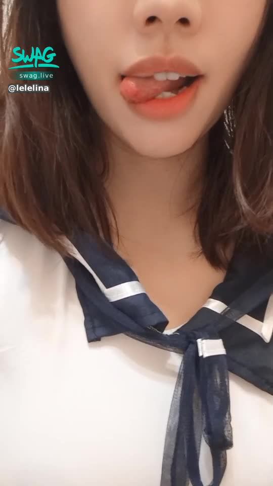 lelelina : 咬唇唇🫦🫦摸大奶玩弄乳頭⋯⋯
舌頭👅厲害嗎？😝😝😝
