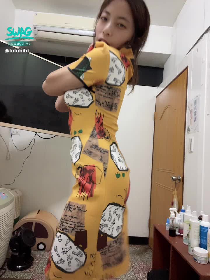 l******i : 有沒有旗袍控💯不解可惜的佛心😳低鑽滿足你的感官刺激💕趕快來嘛🥰
#旗袍 #脫掉 #露腿 #屁股 #屁屁 #搖 #變裝 #胸部 #身材 #誘惑 #露臉 #舌頭 #騷貨