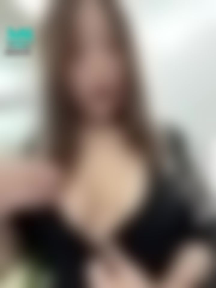 l******i : 胸控快來💕人家特別打扮在等你😍不要讓我等太久哦～整個畫面都是淫蕩的奶跟舌頭🔥
#露臉 #奶子 #奶 #舌頭 #胸部 #胸 #乳頭 #胸控福利 #露奶 #揉奶 #抓奶 #擠奶 #揉捏 #舔 #淫蕩 #奶頭 #奶奶 #boobs