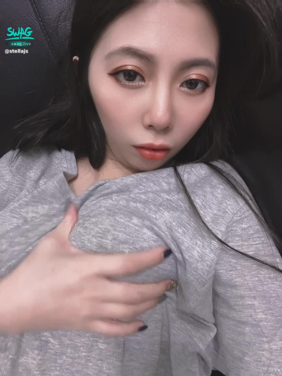 stellajs : 沒穿內衣😳奶奶ㄉㄨㄞㄉㄨㄞ的☺️☺️
週三晚上9點直播喔😈😈😈
#葡萄 #大奶 #週三直播 #私訊有福利 #私藏片等你來解鎖