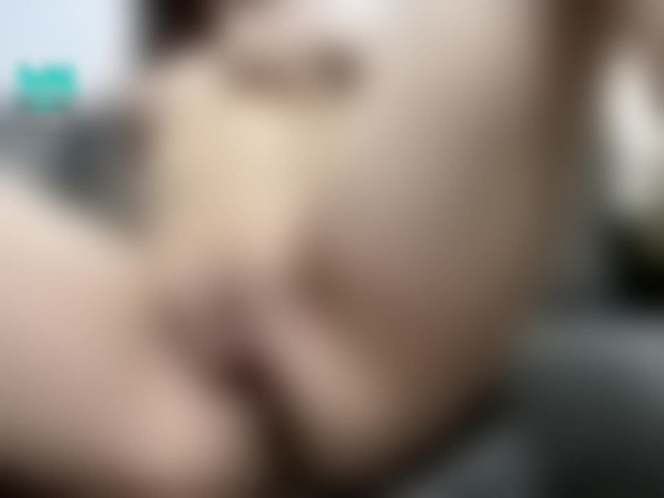 l******i : 發問：你喜歡色色的淫蕩的女朋友嗎😘喜歡的話我就是你要的人❤️
#露奶 #奶子 #奶 #胸部 #胸 #掰穴 #拍屁股 #屁屁 #鮑魚 #小穴 #穴穴 #無毛 #露鮑 #淫蕩 #騷貨 #抓奶 #胸控 #慰慰 #摸摸