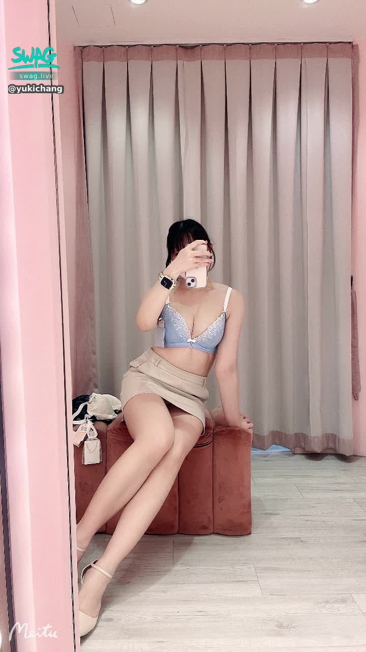 yukichang : 下班捕獲新內衣 猜猜我買了什麼顏色❤️

💎好康來囉💎Yuki是這週鑽石女神💕
-
為了謝謝哥哥們的支持與照顧🥰
疫情期間讓Yuki幫哥哥省荷包
-
🔽活動辦法🔽
私訊yuki拿通關密語買鑽最高享10%優惠💎
把通關密語傳給官方小編～
就🉑享有最高10%優惠囉😉
-
㊙️限時加碼㊙️
用通關密語購買成功後
截圖私訊給Yuki🉐神級誘惑私藏片🫦
-
#鑽石推廣女神 #買鑽石享優惠 #粉絲福利 #限時加碼 #yukichang