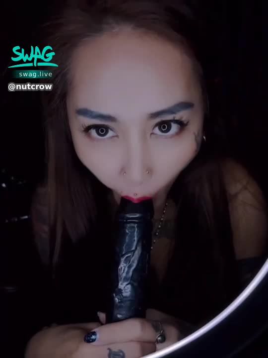 nutcrow : Suck it Want to see more ? 🤤🍑🍆🍆💦💦🦪🦪🥵🥵
#Sexy  #asian #cute #shower #dance