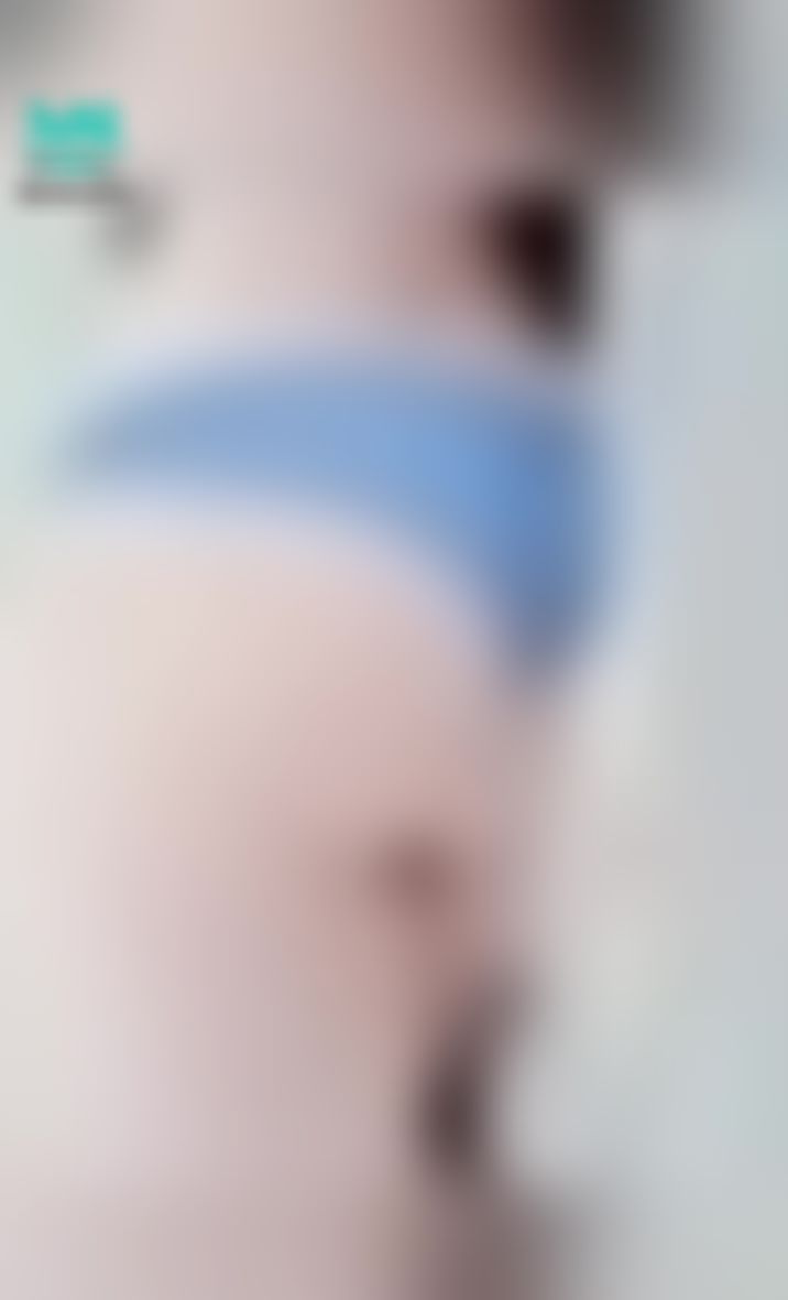 yoyomiko : 😳微笑屁屁外露片～🔞這是說早安的意思🫣最近瘦了🥲性感腰窩好像躺著才看的出來❤️‍🔥