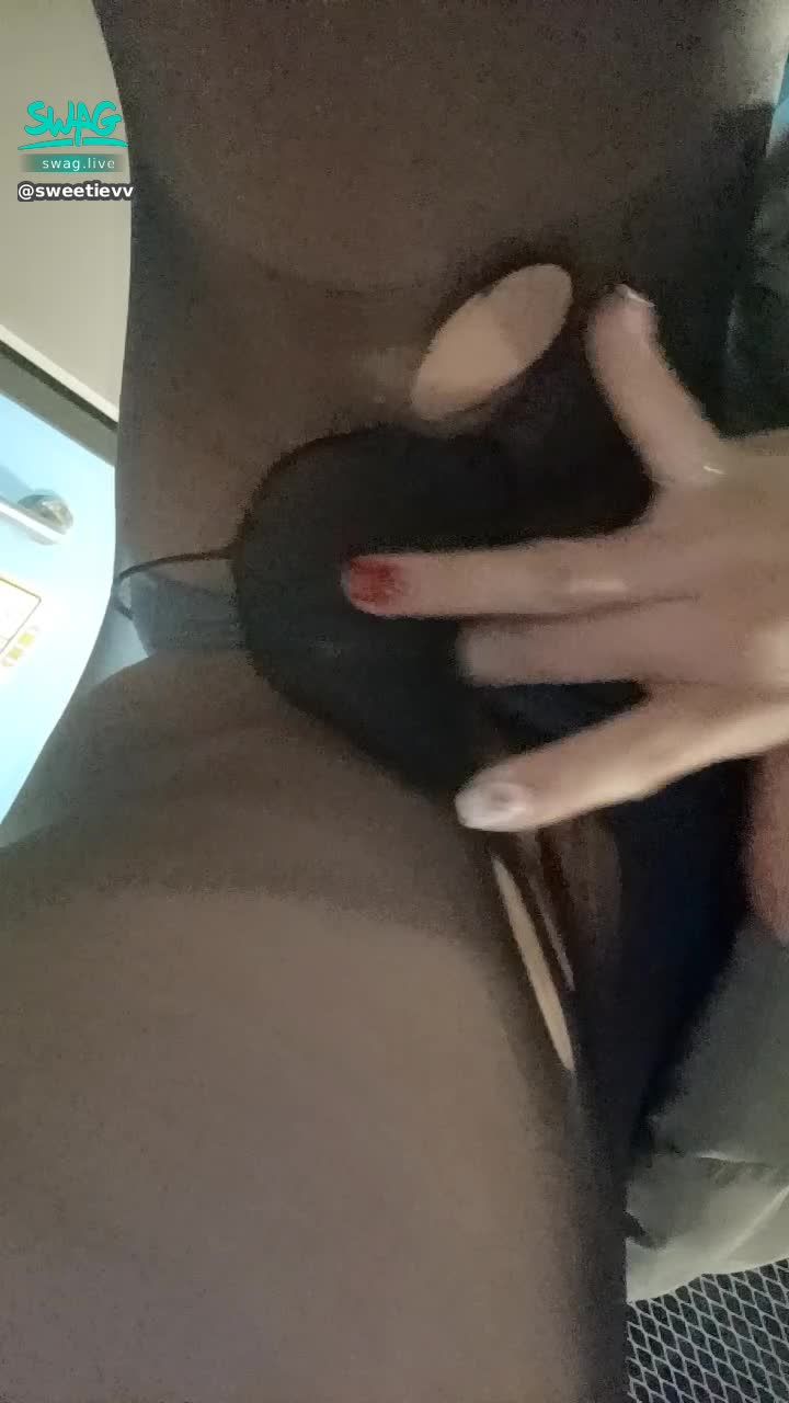 sweetievv : 來吧 外面淫蕩起來🤤
