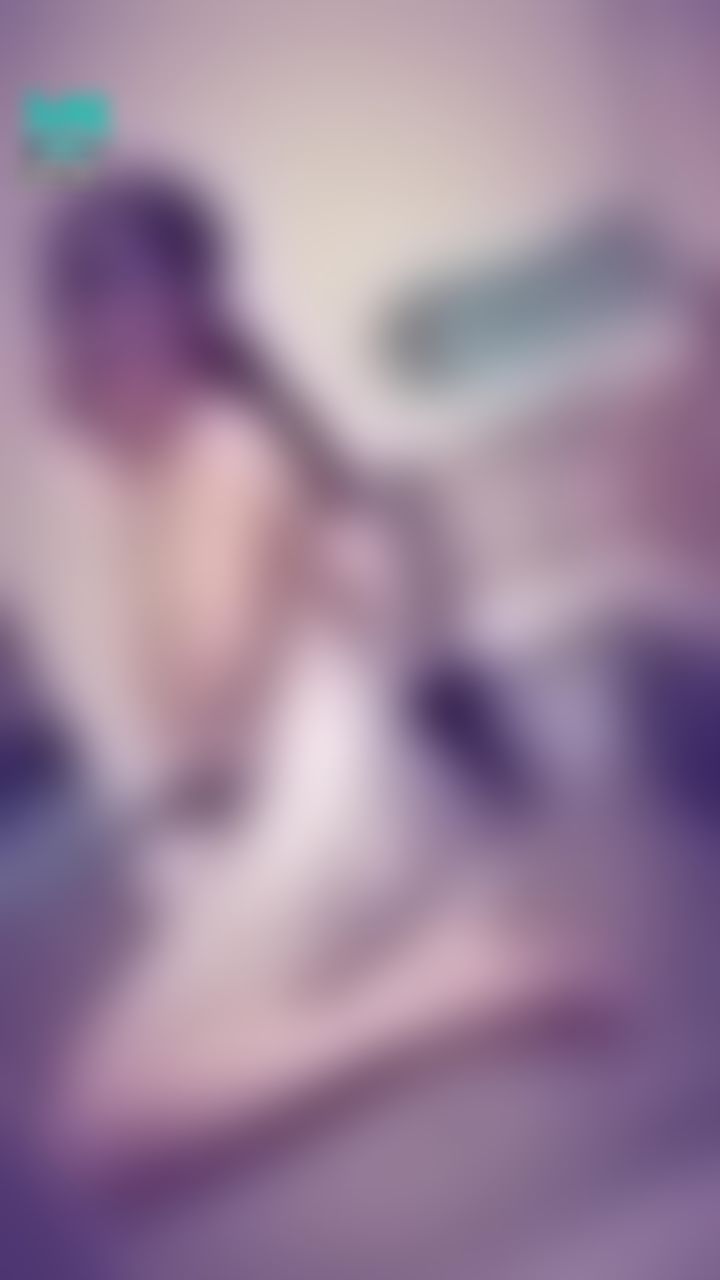 janicee : 轉過身的美背💋
交叉性感線條🌹💚
地板上坐著💓
直視大腿根部👀
睡衣的半透明裙擺💖
光腳與美背⭐
silky night gown🎀
#長髮 #黑髮 #長腿 #美腿 #赤腳 #裸足 #美足 #短裙 #sexy #睡衣 #氣質 #細肩帶 #絲質 #美背