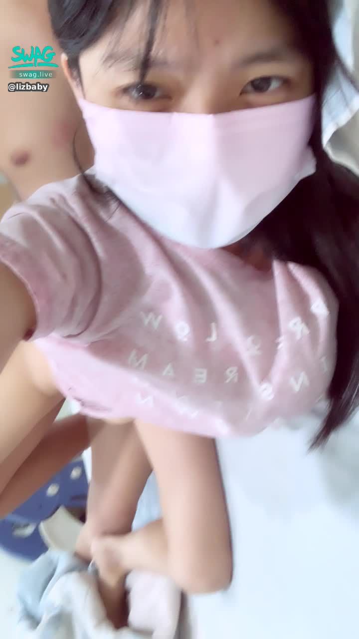 lizbaby : 侧躺后入
#口罩 #后入 #實戰 #裸下體