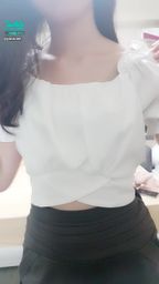 janicee : 扭動腰肢時跟著起舞的蝴蝶結💋
前鏡頭視角😍
看到蝴蝶結就會很想拆嗎😈?
純白色🌸
a knot in the back🎀🎀🎀
#長髮 #黑髮 #長腿 #美腿 #赤腳 #裸足 #美足 #sexy #短裙 #氣質 #可愛 #短褲 #鎖骨 #腳趾 #蝴蝶結 #腳底