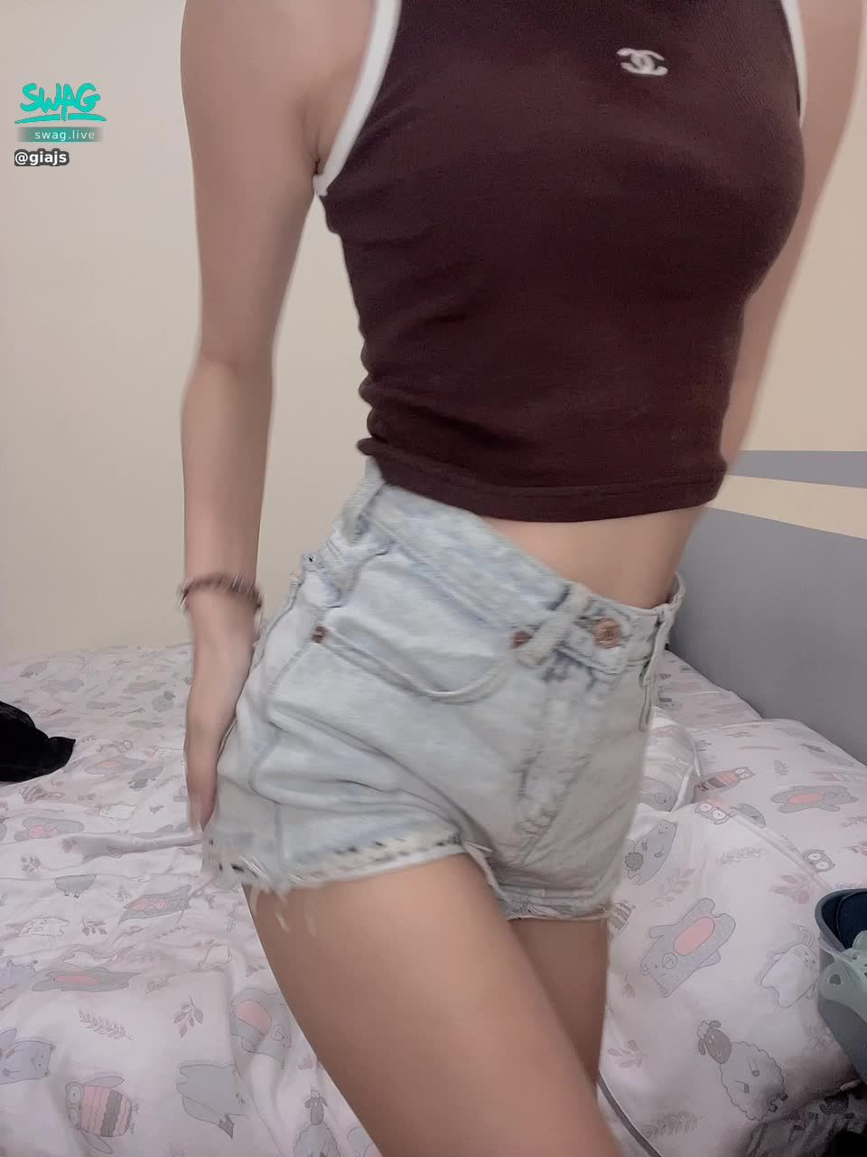 giajs : 好久不見小褲褲特輯😳有人發現今日褲褲小巧思嗎❤️
私訊解鎖看完整的小褲褲😘
#禮拜三晚上10點陪我直播❤️ #禮拜六晚上9點跟葡萄連播喲 #私訊解鎖更辣的 #性感 #蕾絲內褲 #小褲褲 #sexy #吃飯約會 #giajs #然然