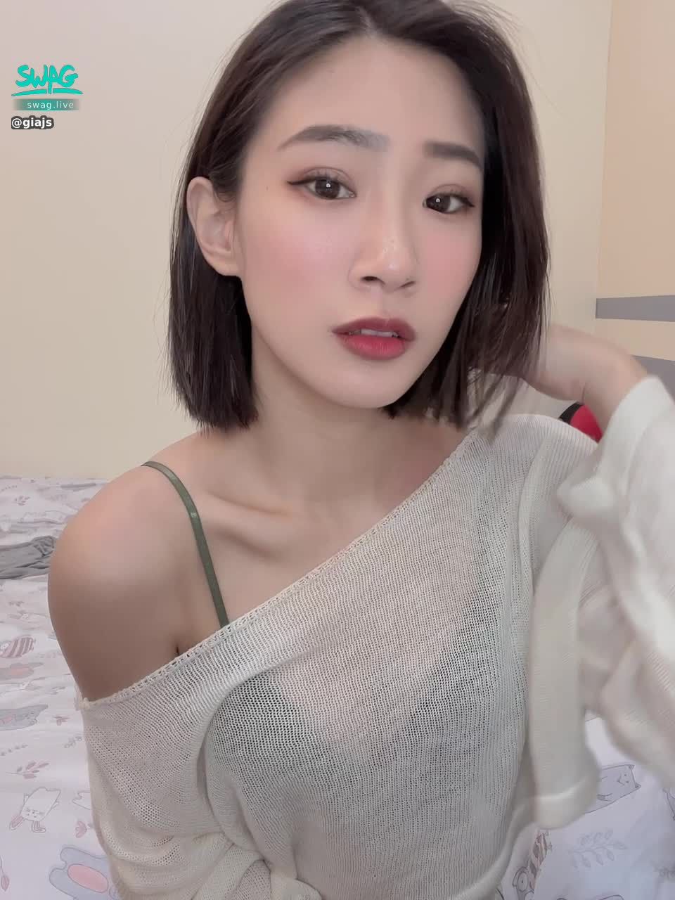 giajs : 慶祝今天破百萬❤️不用私訊解鎖就給你們看完整內衣跟奶奶😳
但私訊解鎖其他厲害的給半價優惠☺️☺️
#禮拜六晚上9點陪葡萄跟然然連播❤️ #私訊解鎖更辣的 #性感 #奶 #騷 #性感內衣 #sexy #吃飯約會 #giajs #然然