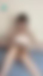 ling_yue : 今天不穿內衣了啦~天氣好熱‼️
哥哥會喜歡嗎?❤️❤️眼睛有看到冰淇淋嗎🍦
#揉奶
#女僕
#擠奶
#沒穿內衣