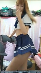 c******a : 沒有穿內褲的色色學生妹
幻想被哥哥從裙底亂摸…
#裙底#摸摸#鮑魚#騷
