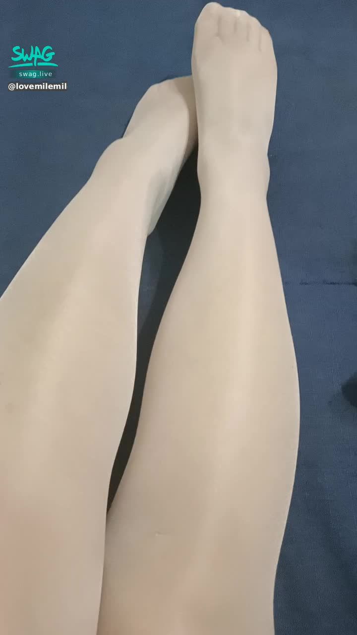 lovemilemile : 吊帶絲襪肉腳腳❤️想要你吃腳腳😘