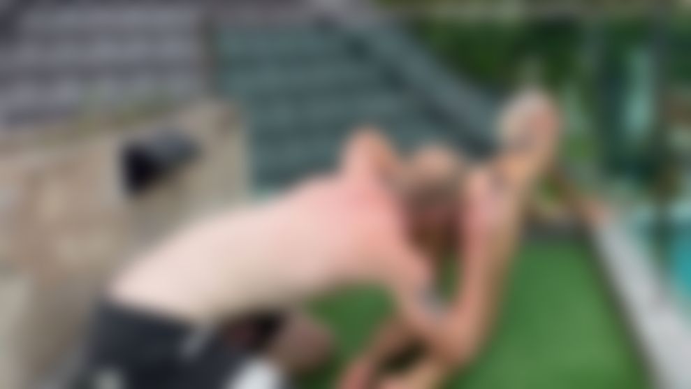  : [chocolatedumpling-2] I fuck my landlord at the balcony