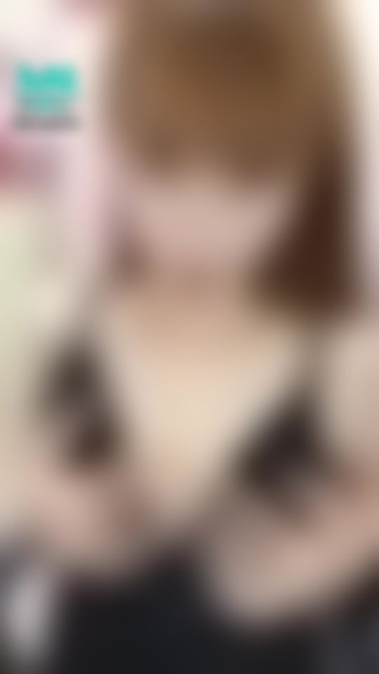 c******a : 撫摸胸部，奶頭激凸了
#胸部#奶頭#撫摸#嬌喘