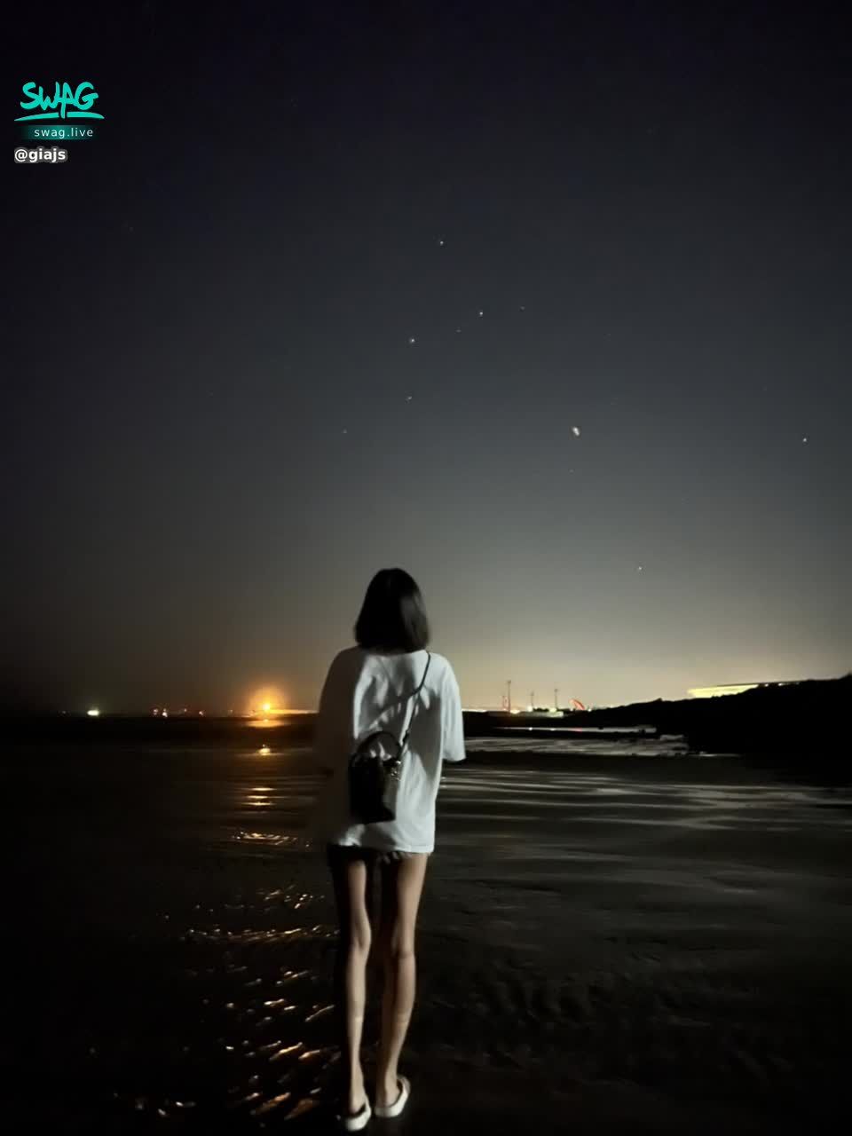 giajs : 人跟人之間是能相互理解的  再彼此不自私的情況底下❤️預告一下今晚十點直播 最近看得到我的時光不多了 你們的小可憐要去開刀了😭😭😭
#直播預告 #然然 #腿控 #美腿