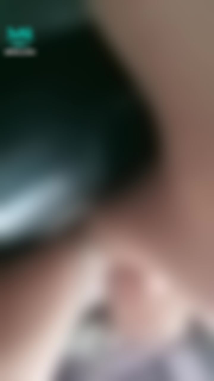 d*******e : 在計程車上自慰…有點濕…準備回家晚點開直播，要不要來陪Dora❤️
#刺激#大奶#自慰#自摸