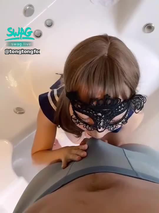 t**********u : 瞳瞳怎麼那麼騷😈吃到口紅都花掉
㊙️私訊送瞳瞳「10支💄口紅」送瞳瞳隱藏版影片

我是瞳瞳，葛格想要的通通給你❤️❤️❤️