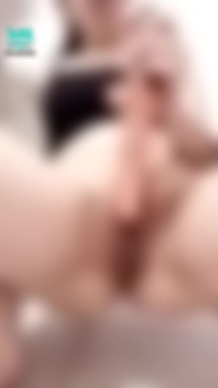bershuka : 大棒刺激白虎濕穴🔞好濕好粉嫩的淫穴歐⋯🥺💦💦💦