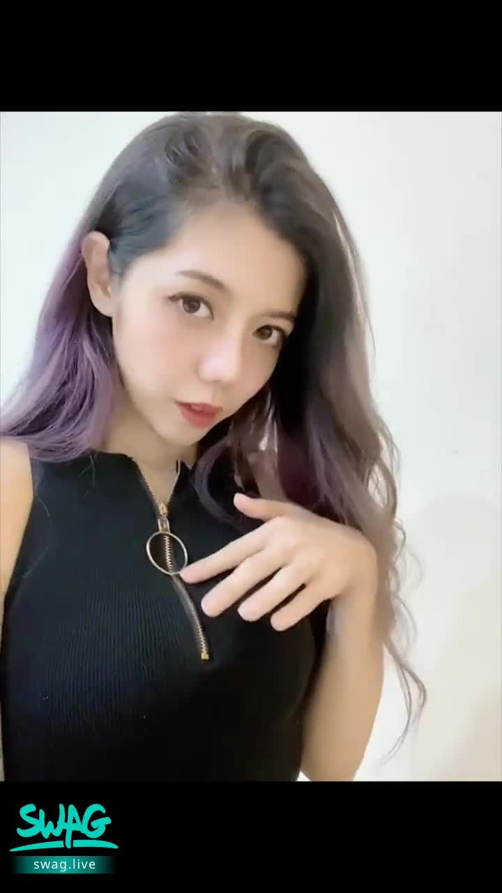 hannawuu : 色色的臉，飽滿的乳房
放進來嗎？