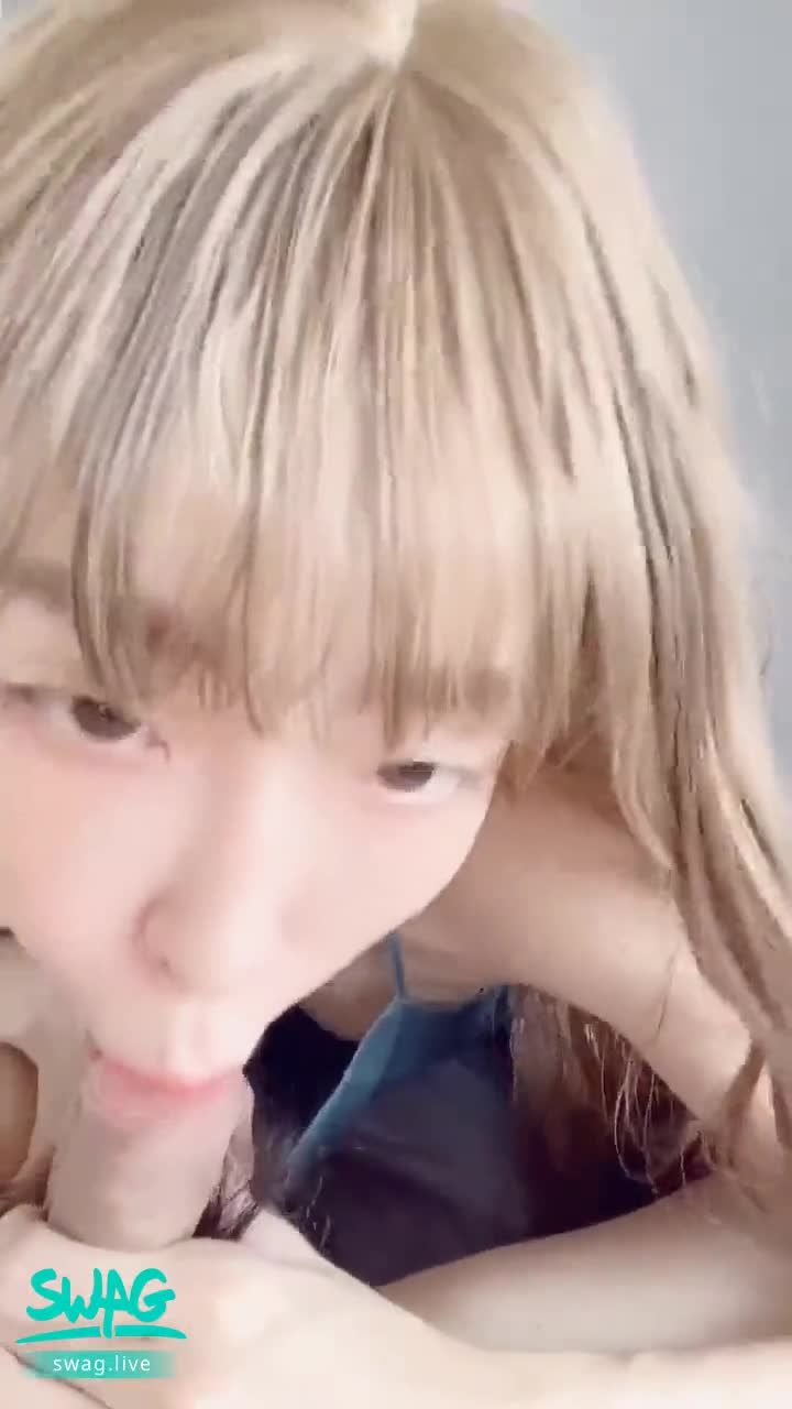 cartiernn : 弟弟說等一下下再吃🤪我說姐姐用小嘴給你的肉棒慢慢的溫熱好嗎🔥
#露臉#長髮#生活#口交#肉棒#騷
