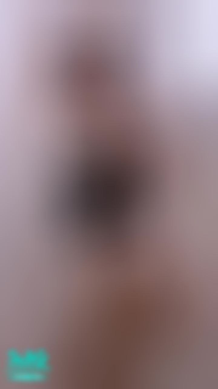  : 👉照著鏡子不自覺扭動起來～纖細的身材淫蕩的模樣..💦