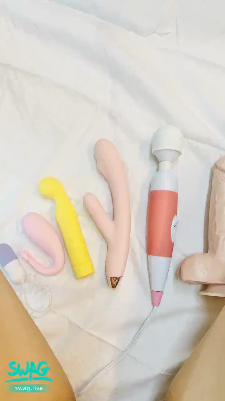 honeybunnygg : 還是玩具玩我💕。