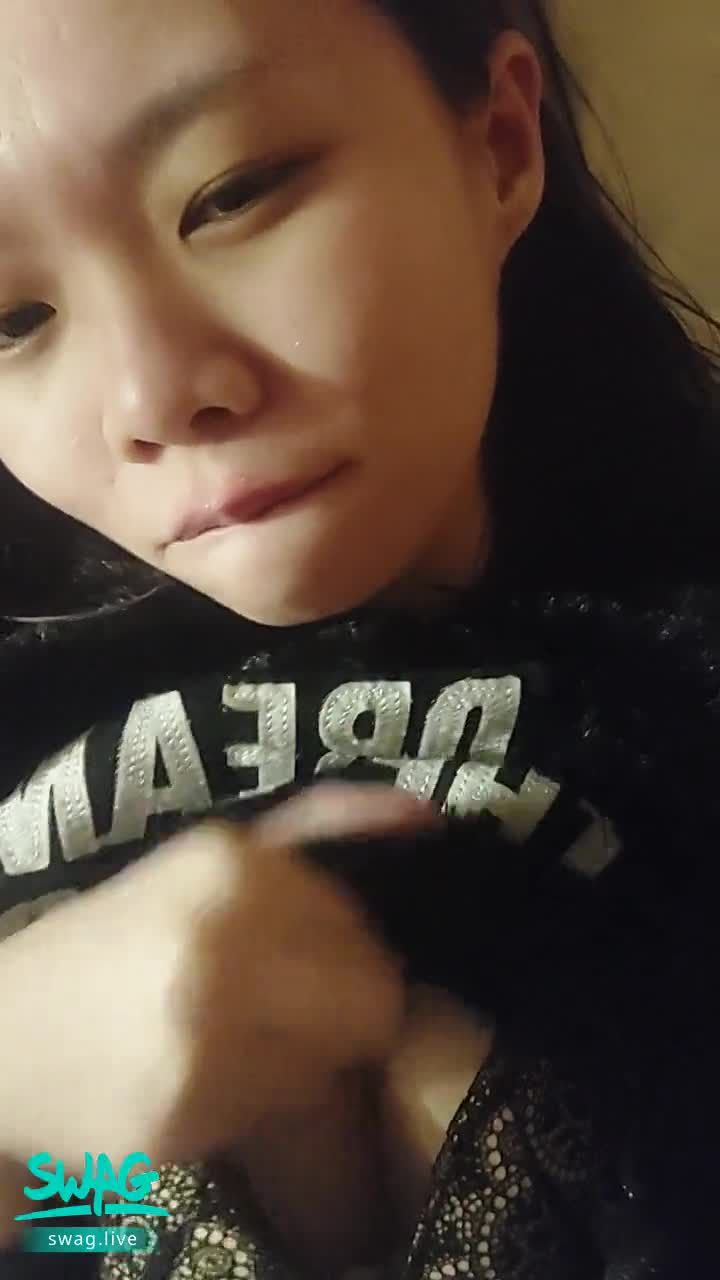 jenzhen : 在床上的诱惑
哥哥喜欢这种诱惑吗？无化妆的邻家女孩。