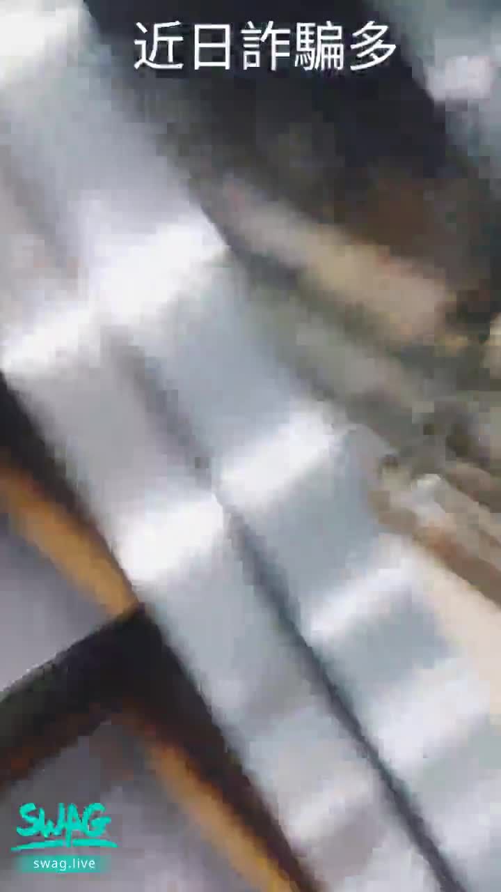 janicee : 手扶梯壞了，只能走路…🤷高跟鞋美腿👠
原本應該電動的手扶梯，到這一段突然就停了，只好自己走路…
魚口露趾高跟鞋👠
走在路上的喀喀聲💋
#高跟鞋
#出國打工小心