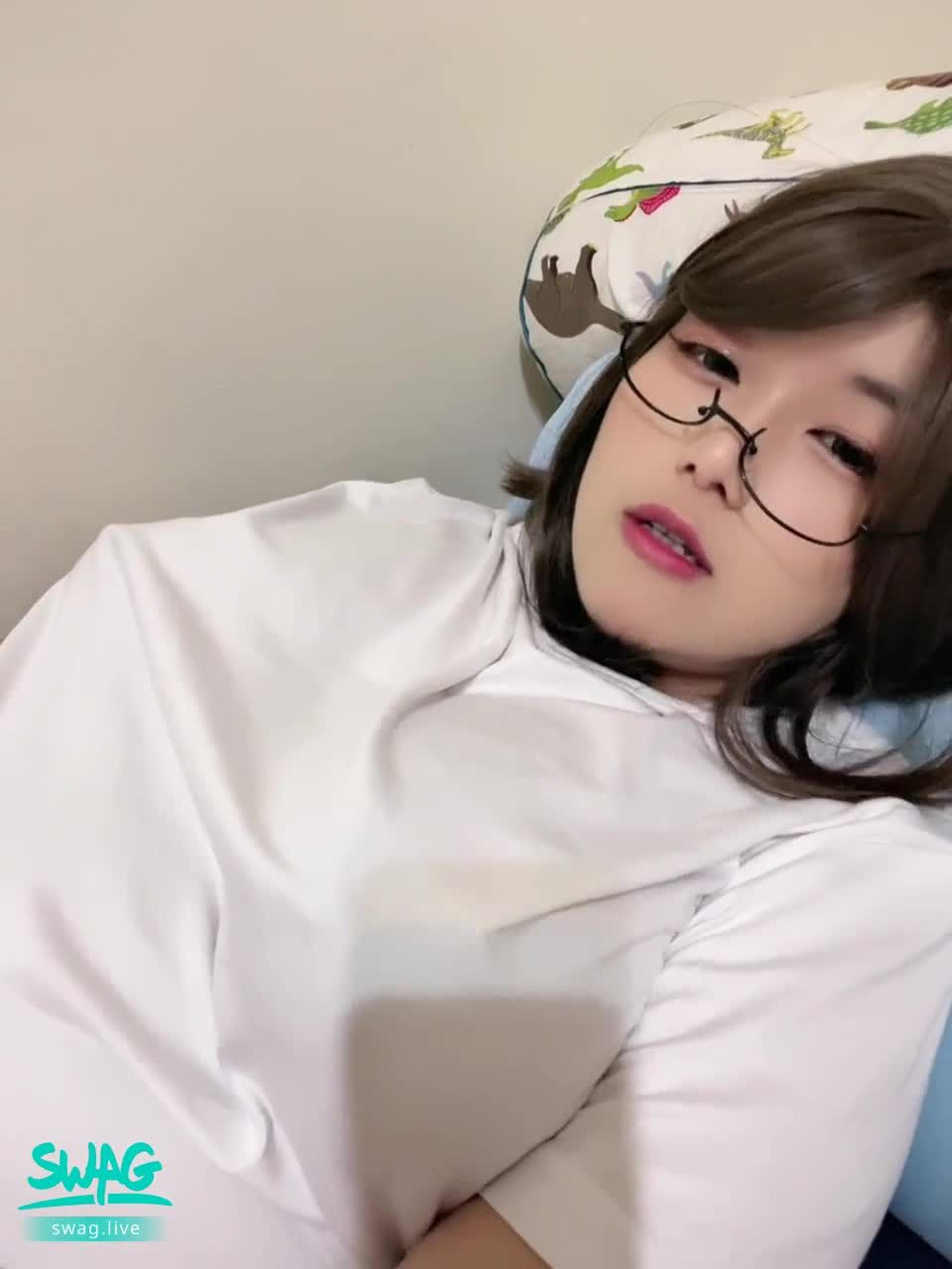 lovemilemile : #露臉 #蜜璃 #可愛 #眼鏡 #短髮