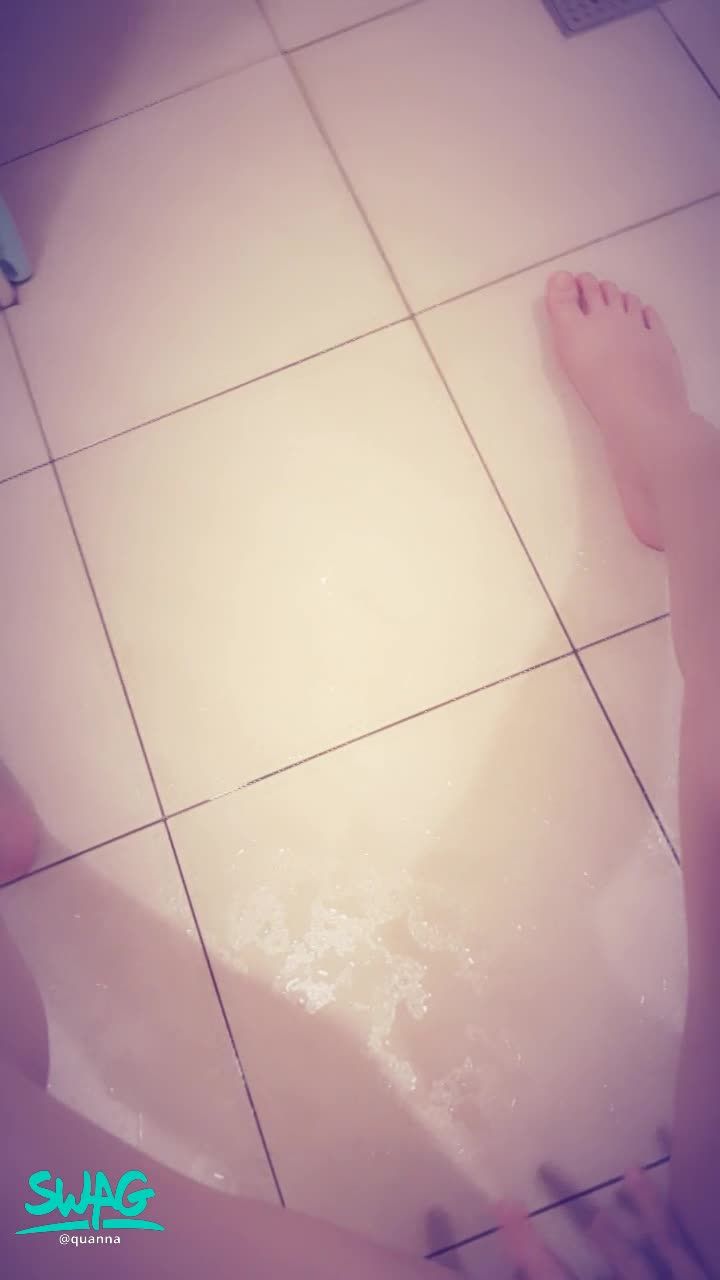 quanna : 噴了...一地💦💦💦