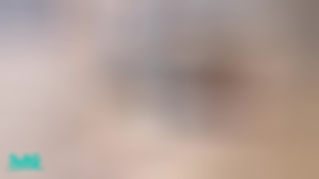  : 微m趴在床上被哥哥看著❗️雙穴..拍打著臀部（視覺享受又刺激