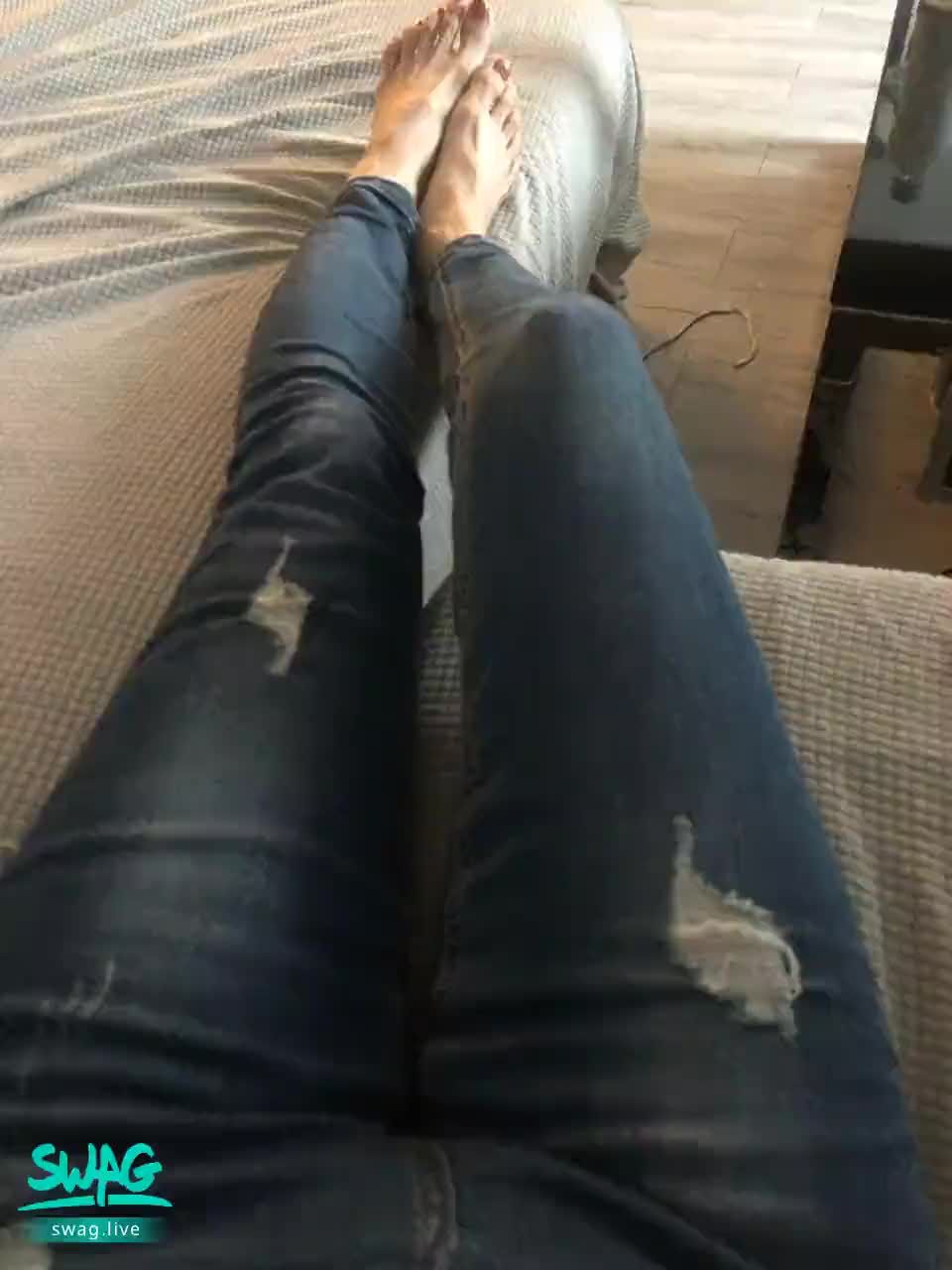 d******i : 有喜歡腿的嗎?
喜歡的告訴我我多拍一點