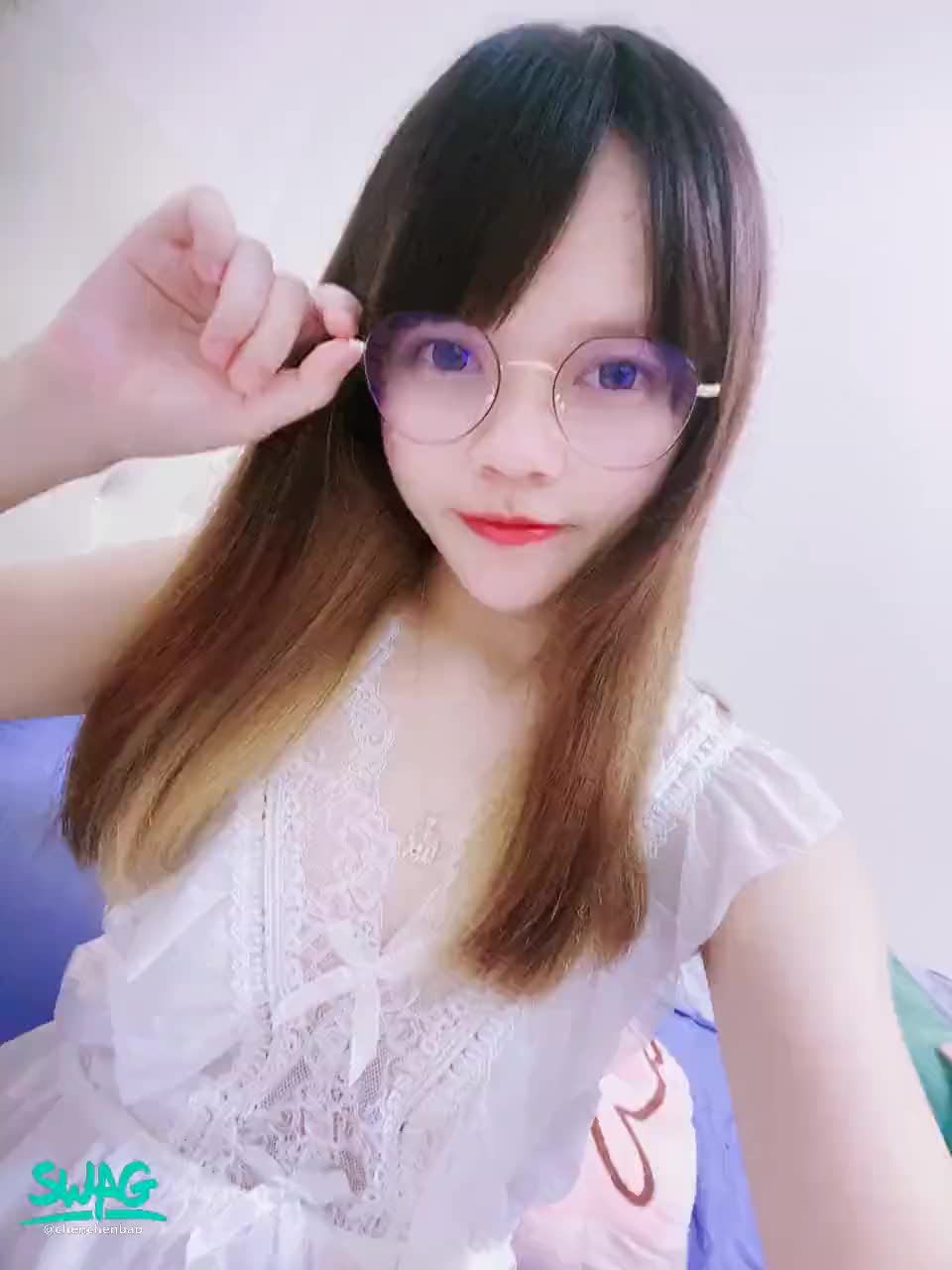 chenchenbao : 有人可以讓人家抱抱睡ㄇ🥺

以下開放留言說想我🧏🏻‍♀️
踴躍一點可以考慮明天要不要開表演😝
