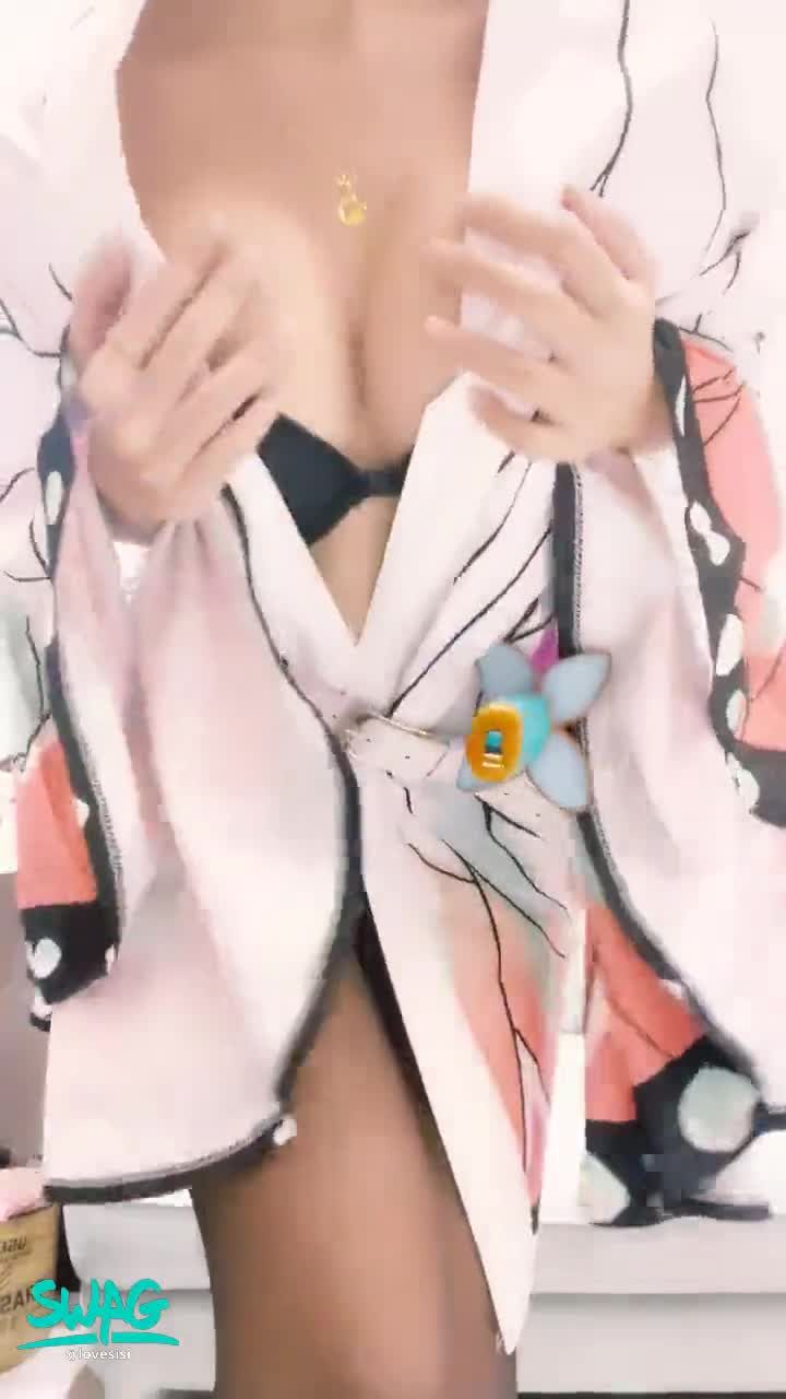 lovesisi : 🦋鬼滅淫娃cos蝴蝶忍🦋有看過這麼騷身材這麼好的cos?