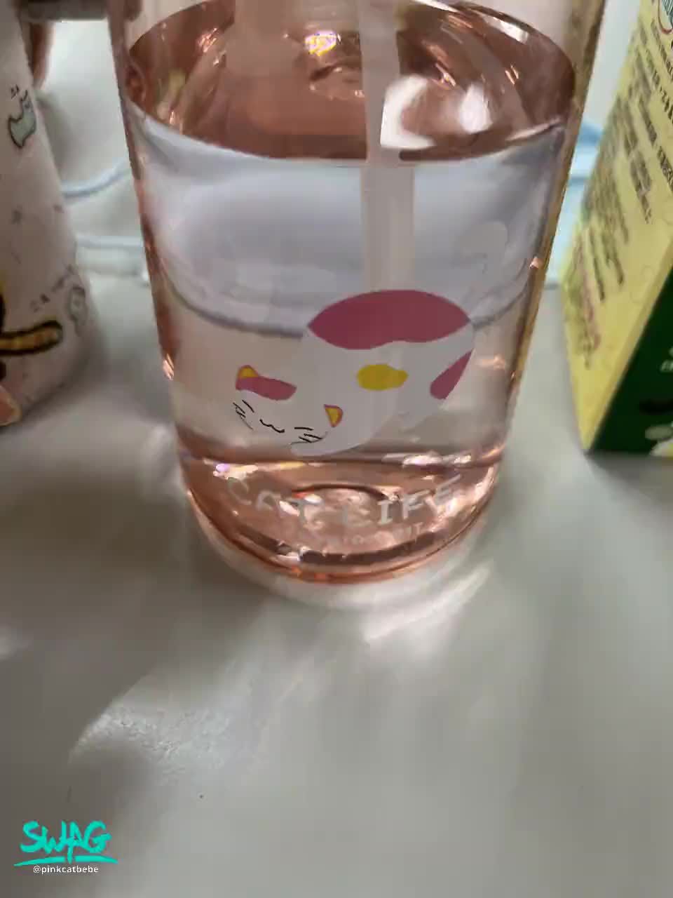 p*********e : 新買的貓咪水壺😳😳