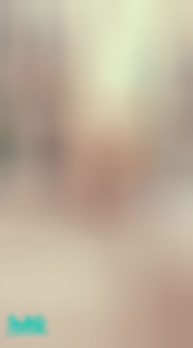 janicee : 緩緩移開罩衫💖深V性感好身材👀