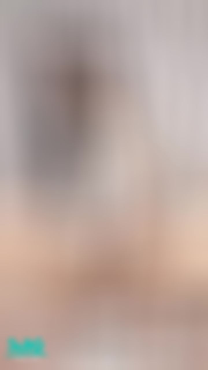 miyukibaby : 露臉M腿誘惑😍😍拿棒棒摩擦下面想壞壞了！👉🏻👌🏻💦