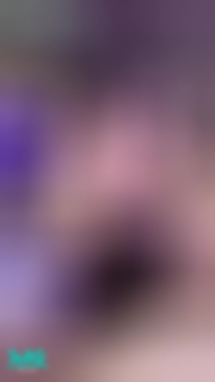 mumuq : 精液大噴射👅量好多⋯⋯
主人說 畫這麼漂亮的妝 就是要給人顏射的😨噴的臉 頭髮 還有奶到處都是😱