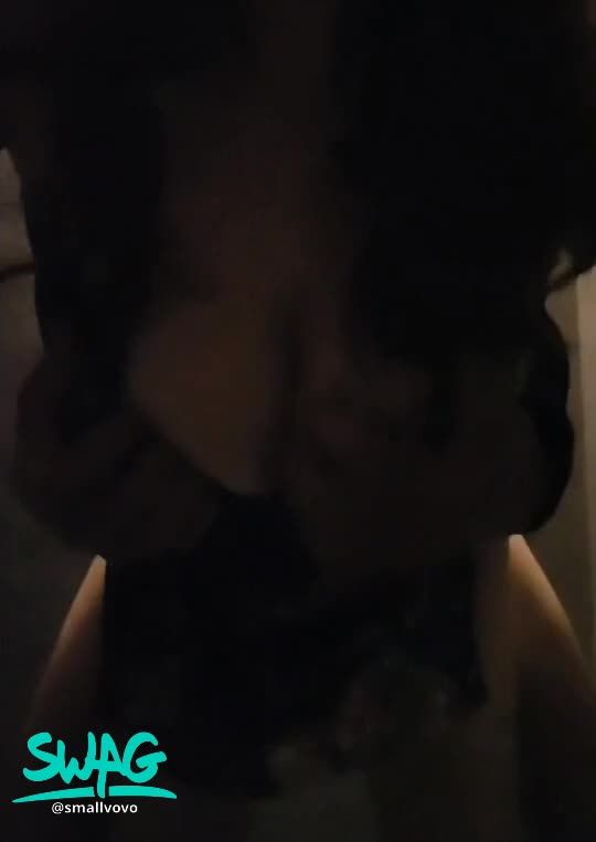 smallvovo : 會被隔壁鄰居聽到
太舒服了，只能叫小聲一點
#騷
#大奶🔥