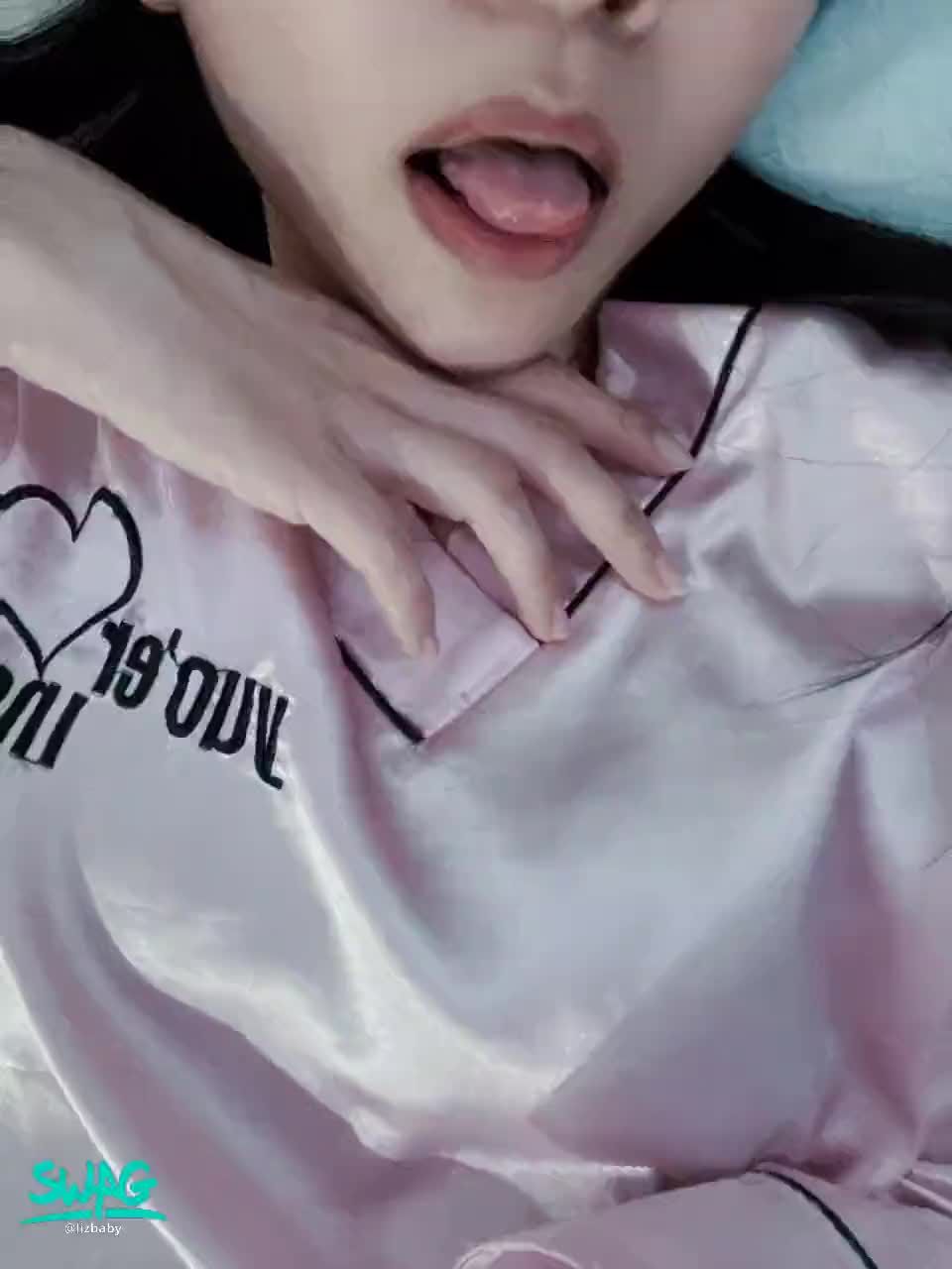 lizbaby : #挑逗 #舌頭 #半臉