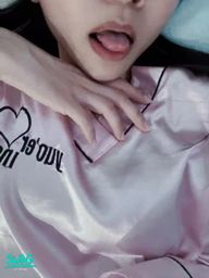 lizbaby : #挑逗 #舌頭 #半臉