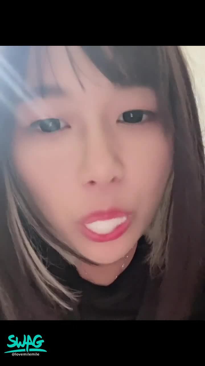 lovemilemile : 性感黑絲吊帶內衣照
#內衣 #巨乳 #大奶 #可愛 #BBW #肉 #性感 #sexy