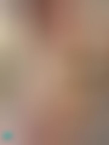 hannawuu : 全裸的巨乳漢娜，表情真的超欠幹