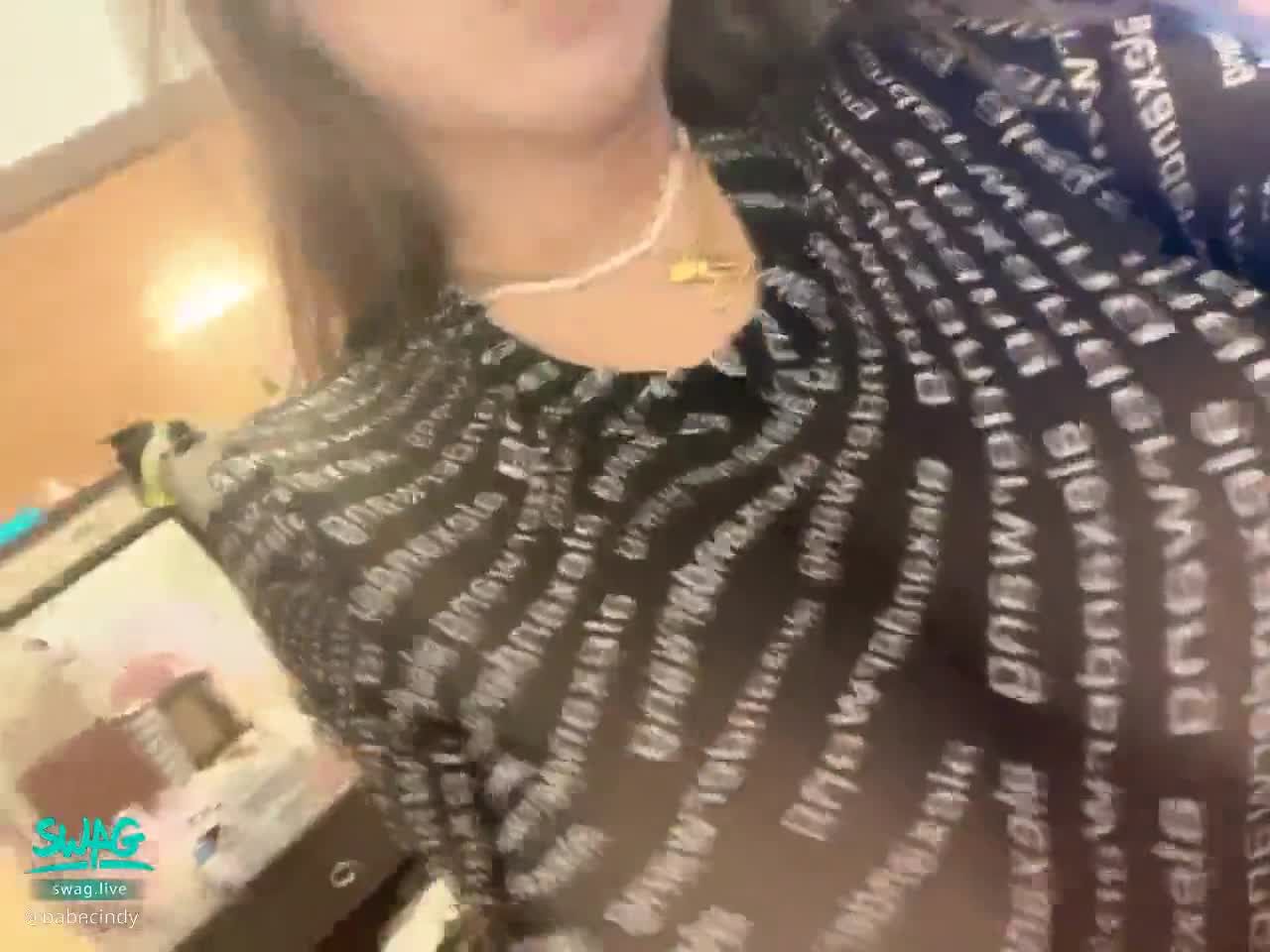 babecindy : 1030🔥
我穿這樣跟你約會
你有發現哪裡不一樣嗎？
留言告訴我❤️
#巨乳