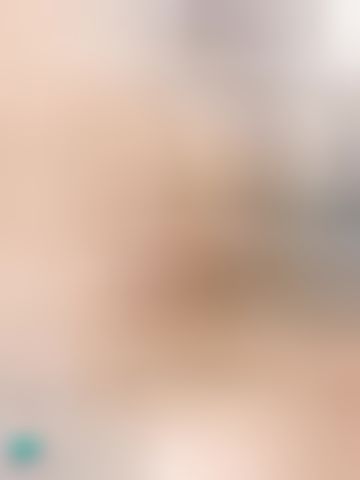 lovesisi : 💦💦外面下雨濕 裡面小穴更濕 一早就把自己玩濕了 在家門口玩到小穴佈🈵️白汁😈會不會突然家人開門回來？