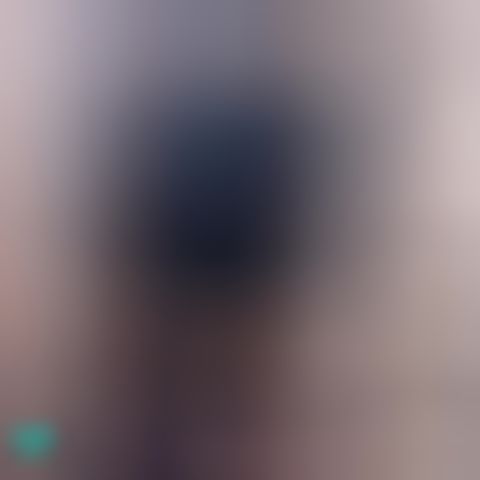 s********o : 股溝可以吧！😈
在寂寞的夜晚，想要哥哥們把人家脫下然後...你們知道的😈
